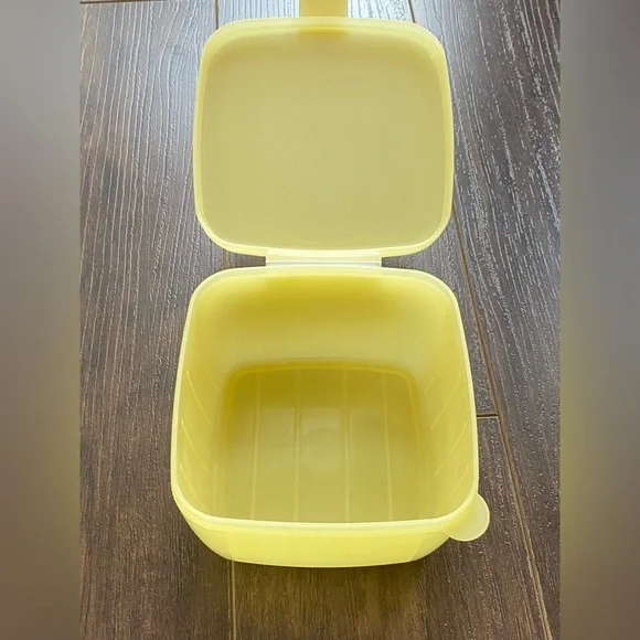 Tupperware Cheese Hanger - Picture 8 of 8
